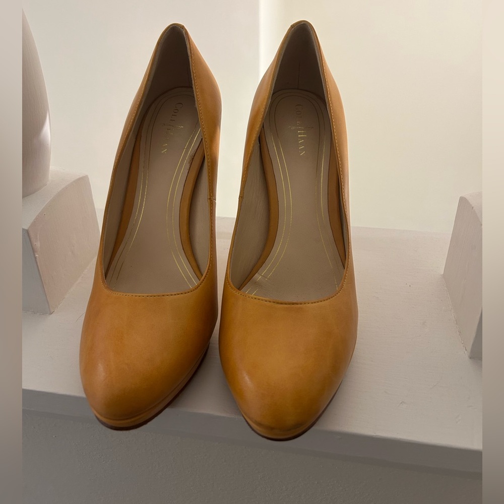 Cole Haan Nike air platform pump size 8.5.